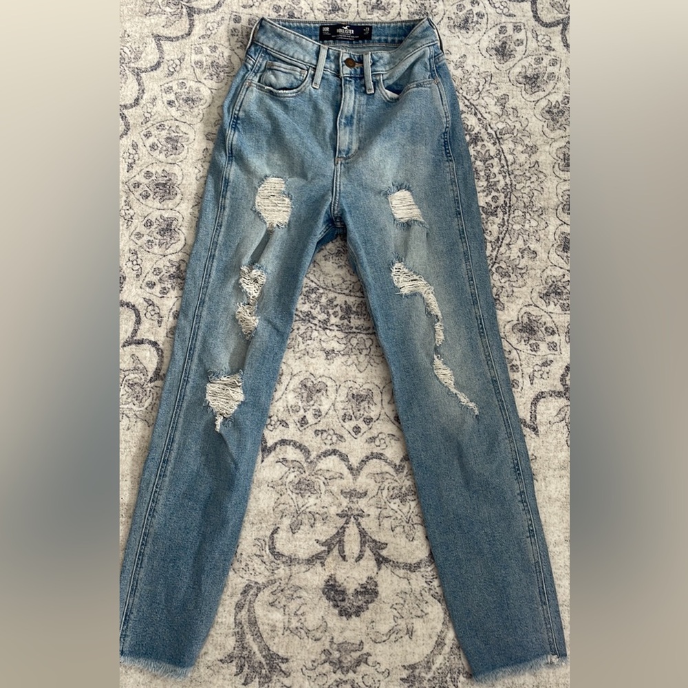 Hollister Ultra High-Rise Mom Jean